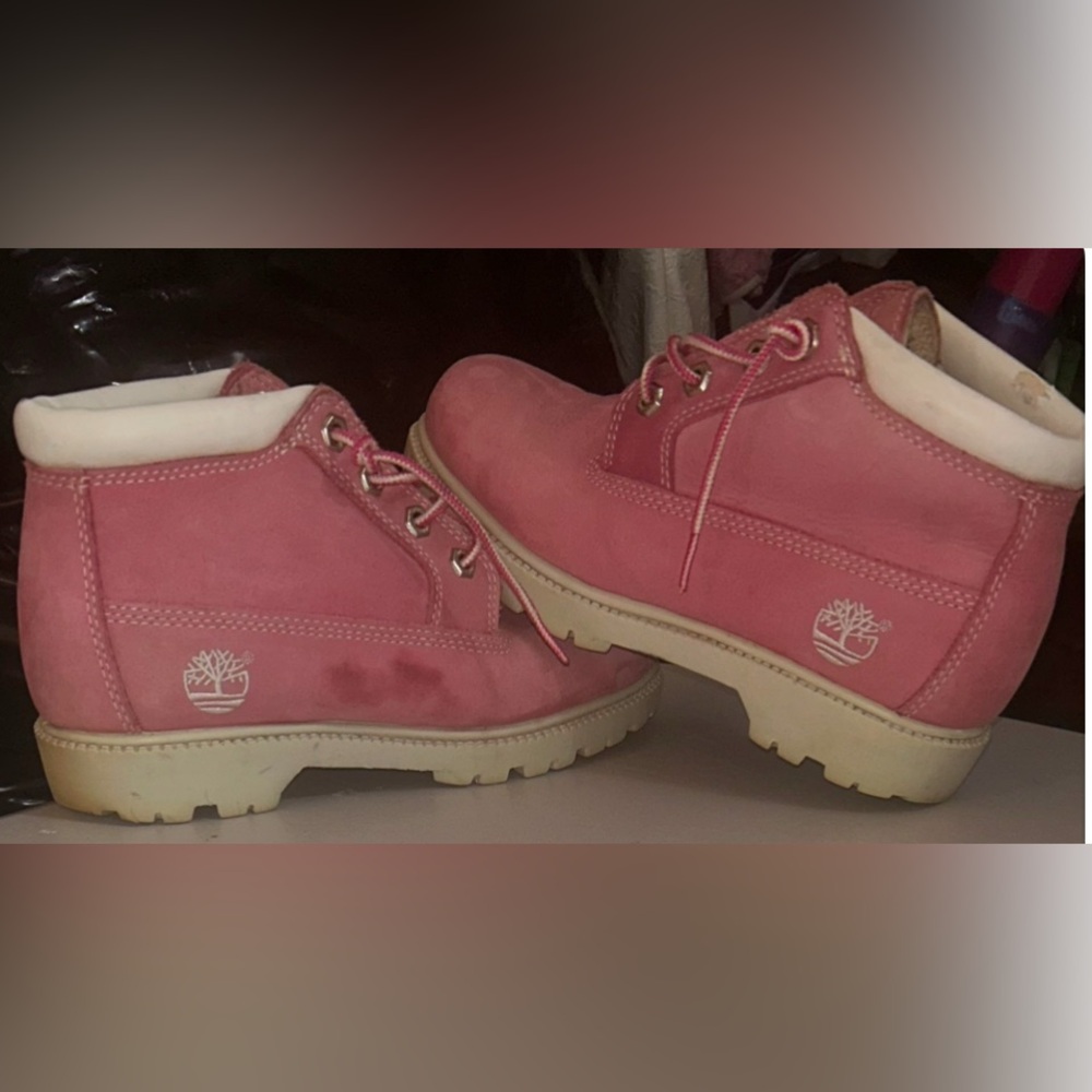 Women’s pink timbs size 7.5